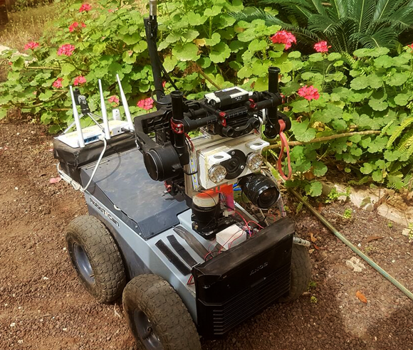 הרובאט בסביבה לא מוכרת | צילום: איתמר אליקים