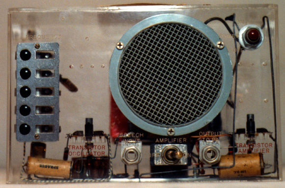 מהפכת האלקטרוניקה הממוזערת: מקלט הרדיו הנייד שפותח בזכות הטרנזיסטור | צילום: Science Photo Library