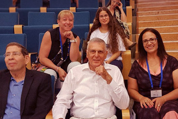 מפגש של התלמידים עם פרופ' דן שכטמן, זוכה פרס נובל בכימיה