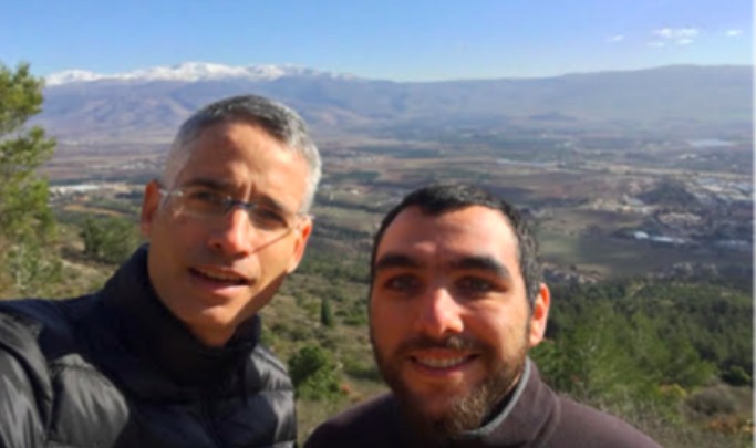 העבודה מראה לנו גם מה אנו עדיין לא יודעים. בר-און (מימין) ומילוא בגליל העליון | צילום באדיבות רון מילוא