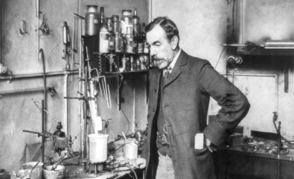 פרס נובל בכימיה על גילוי רוב הגזים האצילים. וויליאם רמזי במעבדה | צילום: Science Photo Library