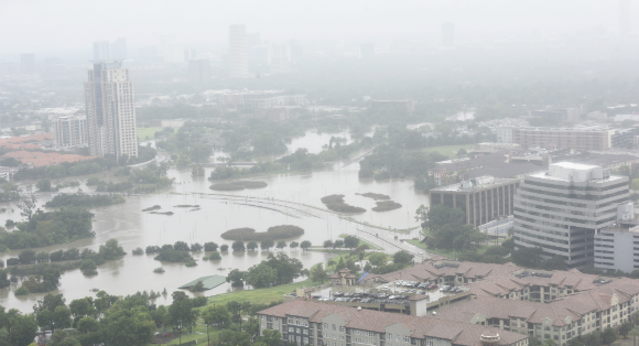 לא כל אירוע אקלים קיצוני הוא תופעה חדשה. הצפות ביוסטון, טקסס בעקבות ההוריקן "הרווי" ב-2017 | צילום: Shutterstock