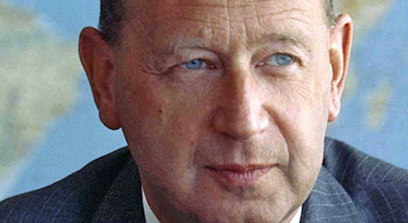 נפל במילוי תפקידו וקיבל פרס נובל כמה שבועות לאחר מותו. מזכיר האו"ם דאג המרשלד | מקור: ויקיפדיה