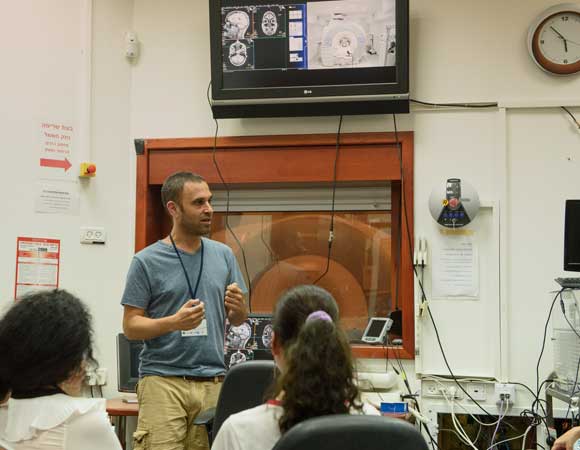 הסבר על מכונת MRI