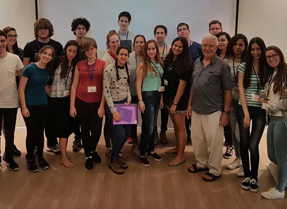 ד"ר נח שמיר במפגש עם משתתפי מחנה המדע