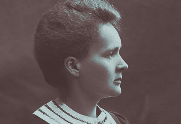 אורות של פיות במעבדה, אבל החשיפה לקרינה הייתה קטלנית. מארי קירי ב-1903 | מקור הצילום: ויקיפדיה, נחלת הכלל