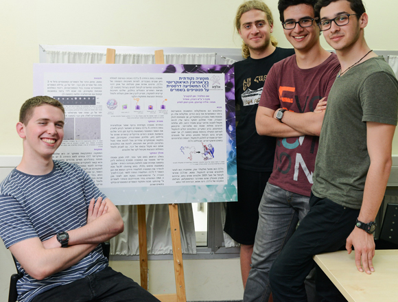 בוגרי מחזור א' של תכנית אלפא