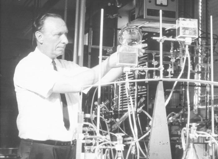 חקר את התהליכים הבסיסיים של החיים. קציר במעבדה | צילום: מכון ויצמן למדע