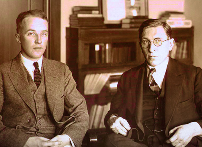 הצליחו למצות אינסולין ולהוכיח את יעילותו בלי תקציב תנאים מתאימים. בנטינג (מימין) ובסט | מקור: ויקיפדיה