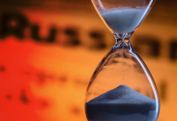 פועל בעזרת כוח הכבידה, והדיוק תלוי בעיקר באיכות החול. שעון חול | צילום: Shutterstock